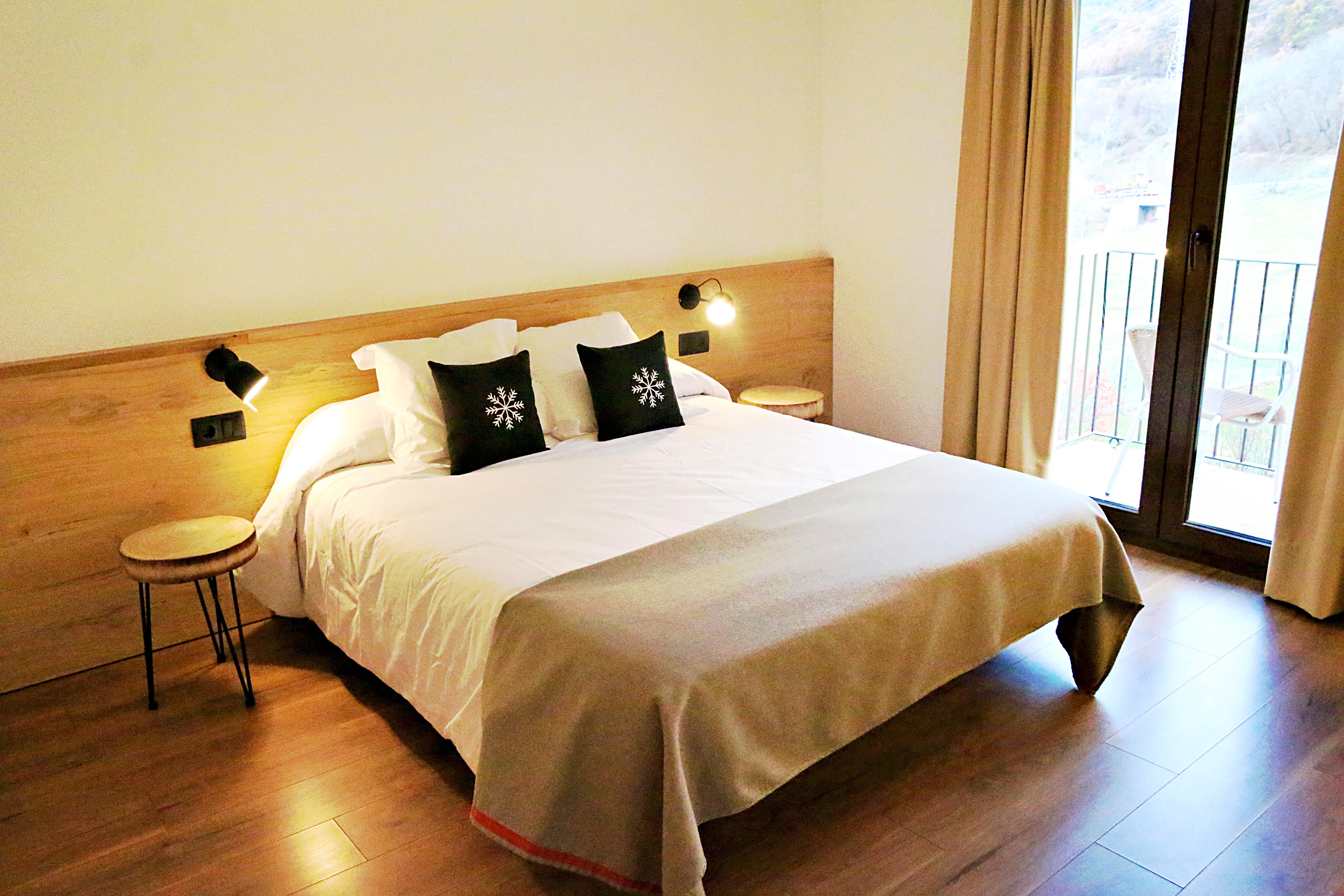 Hotel Lo Paller Valencia D'Aneu Luaran gambar