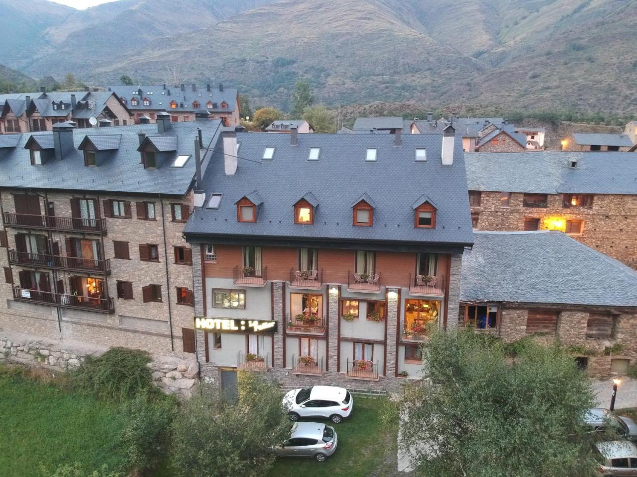 Hotel Lo Paller Valencia D'Aneu Luaran gambar