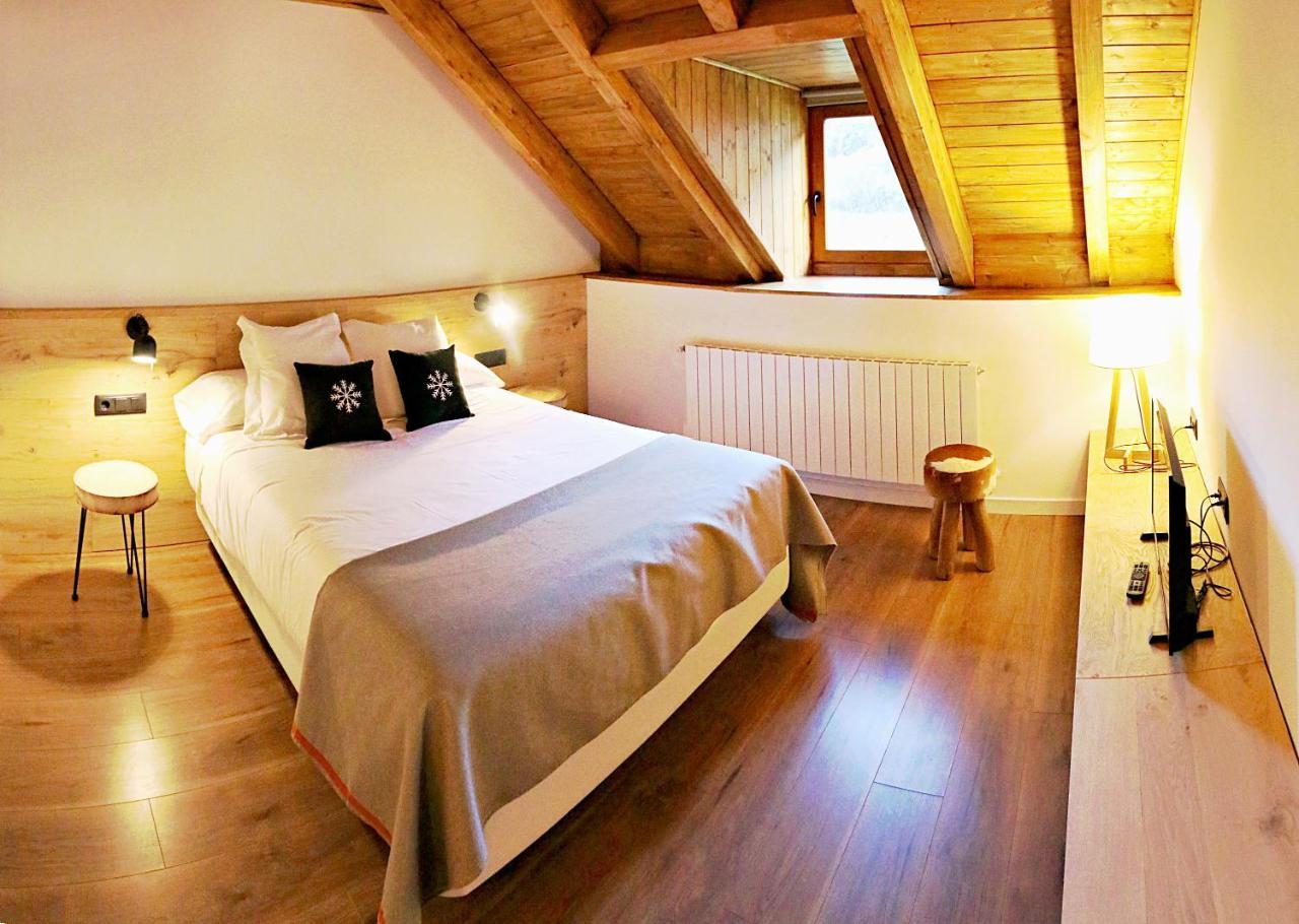 Hotel Lo Paller Valencia D'Aneu Luaran gambar