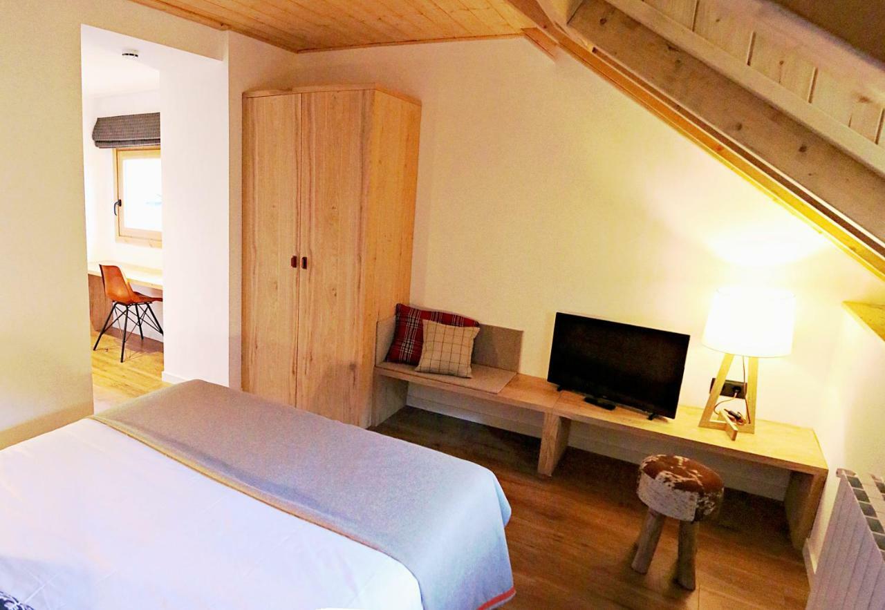 Hotel Lo Paller Valencia D'Aneu Luaran gambar